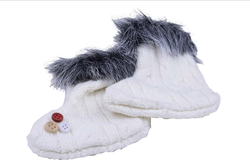 Bílá vlněná závěsná ozdoba ve tvaru ponožek Ego Dekor